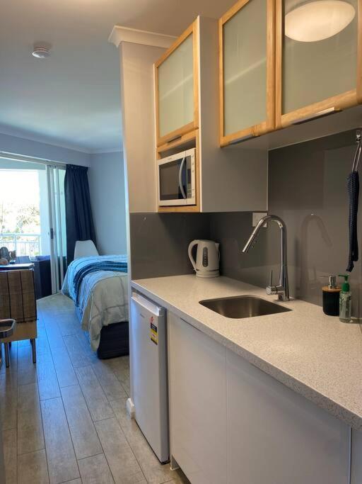 Alex Heads Beachfront Resort King Bed Studio Room Alexandra Headland Esterno foto